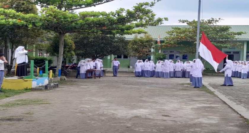 Pembina Apel Pagi MAN 1 Tapanuli : Kita Semua Sama